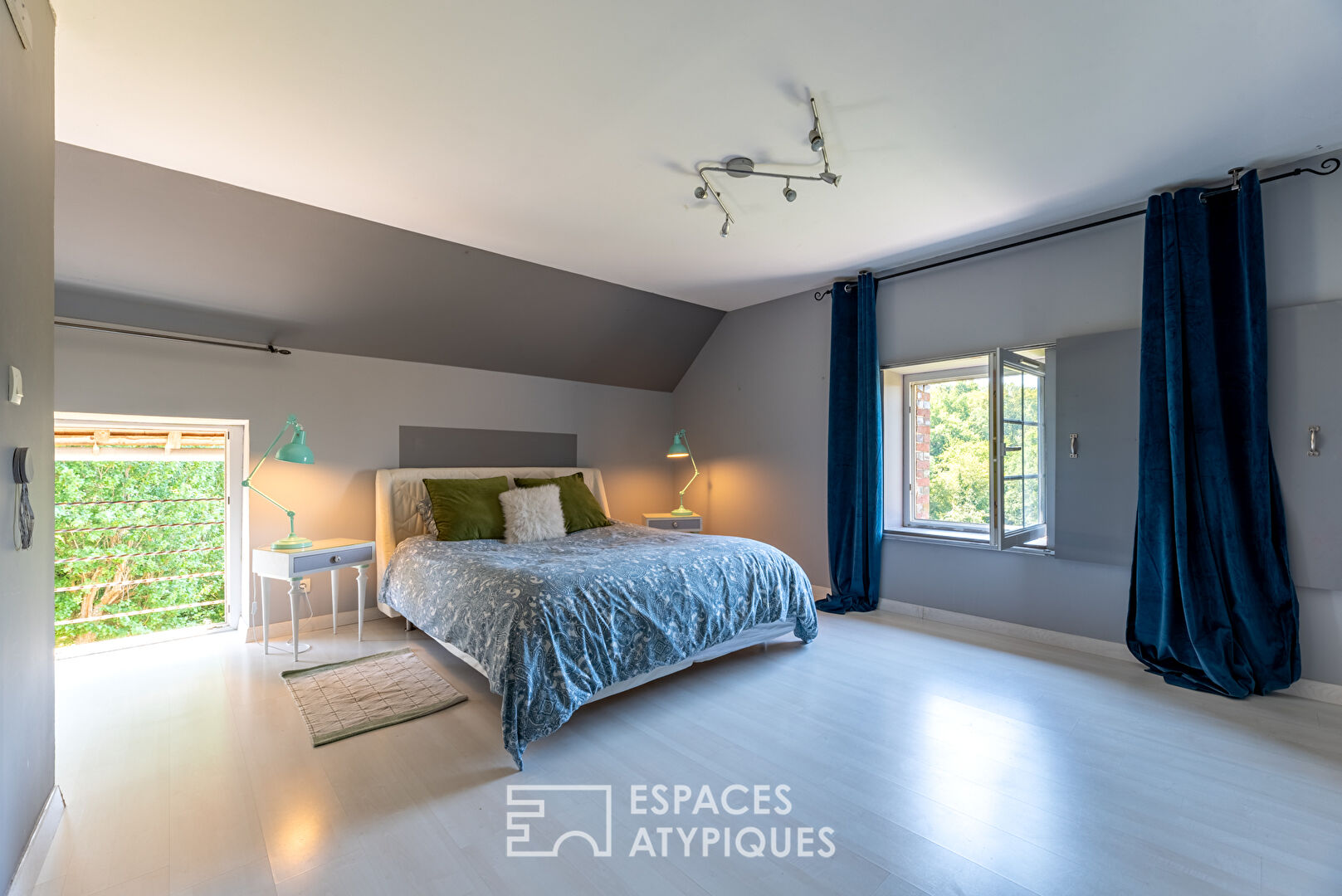 Old renovated farmhouse with swimming pool
