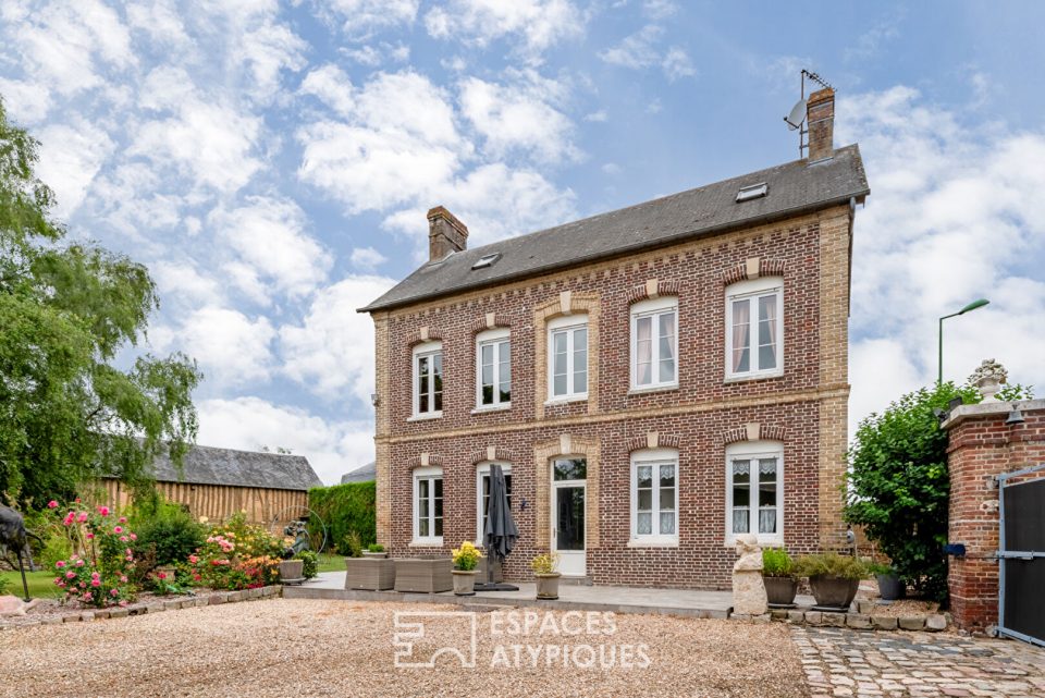 Ancien corps de ferme et ses nombreuses dépendances