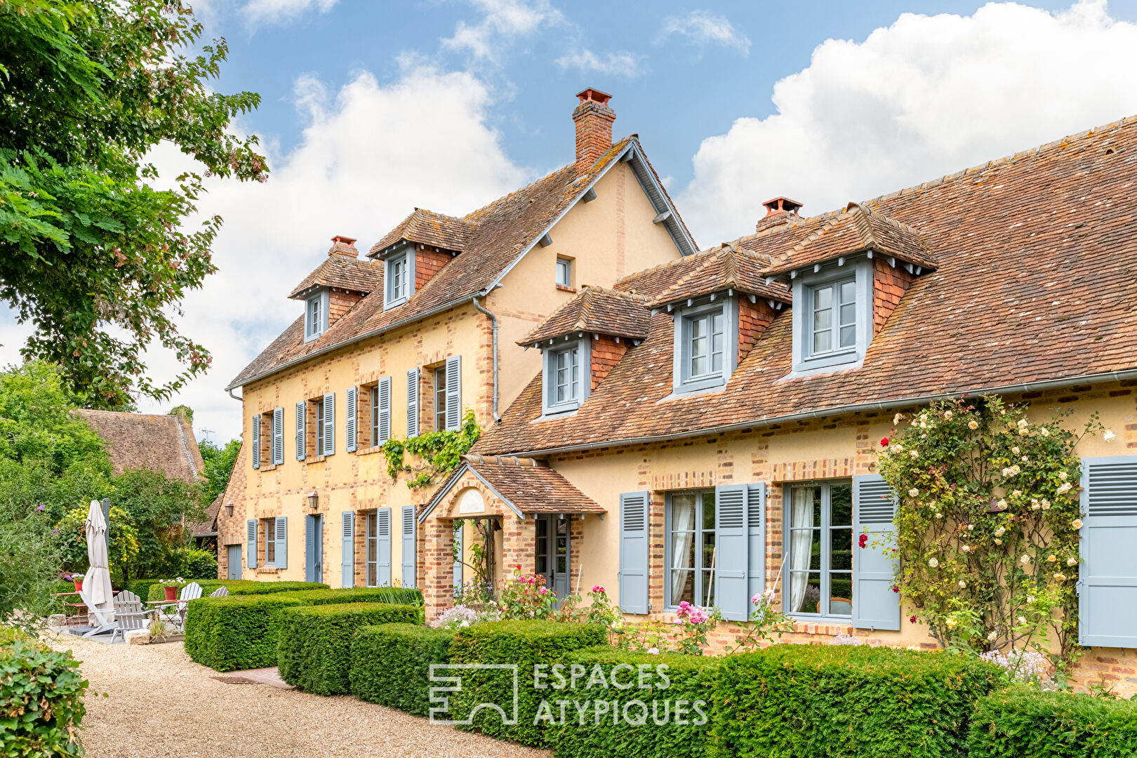 Country property in the heart of the city