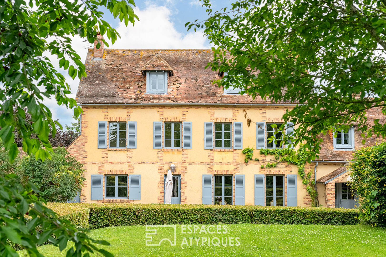 Country property in the heart of the city
