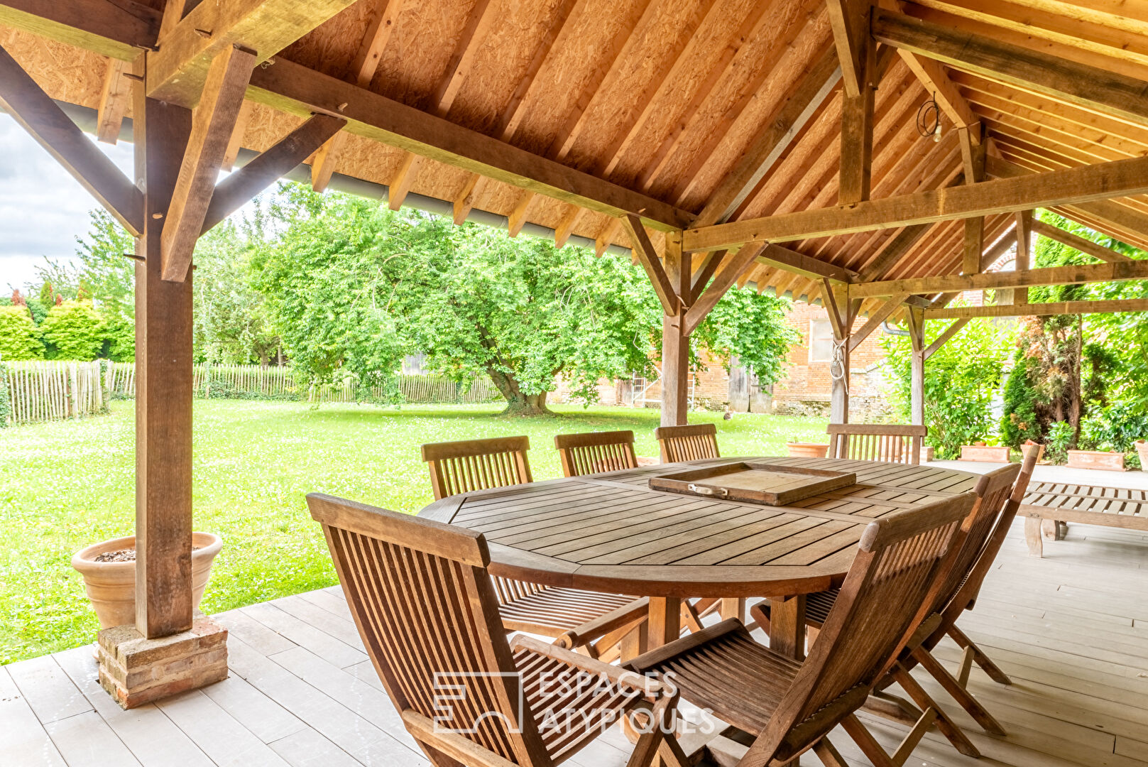 Country property in the heart of the city