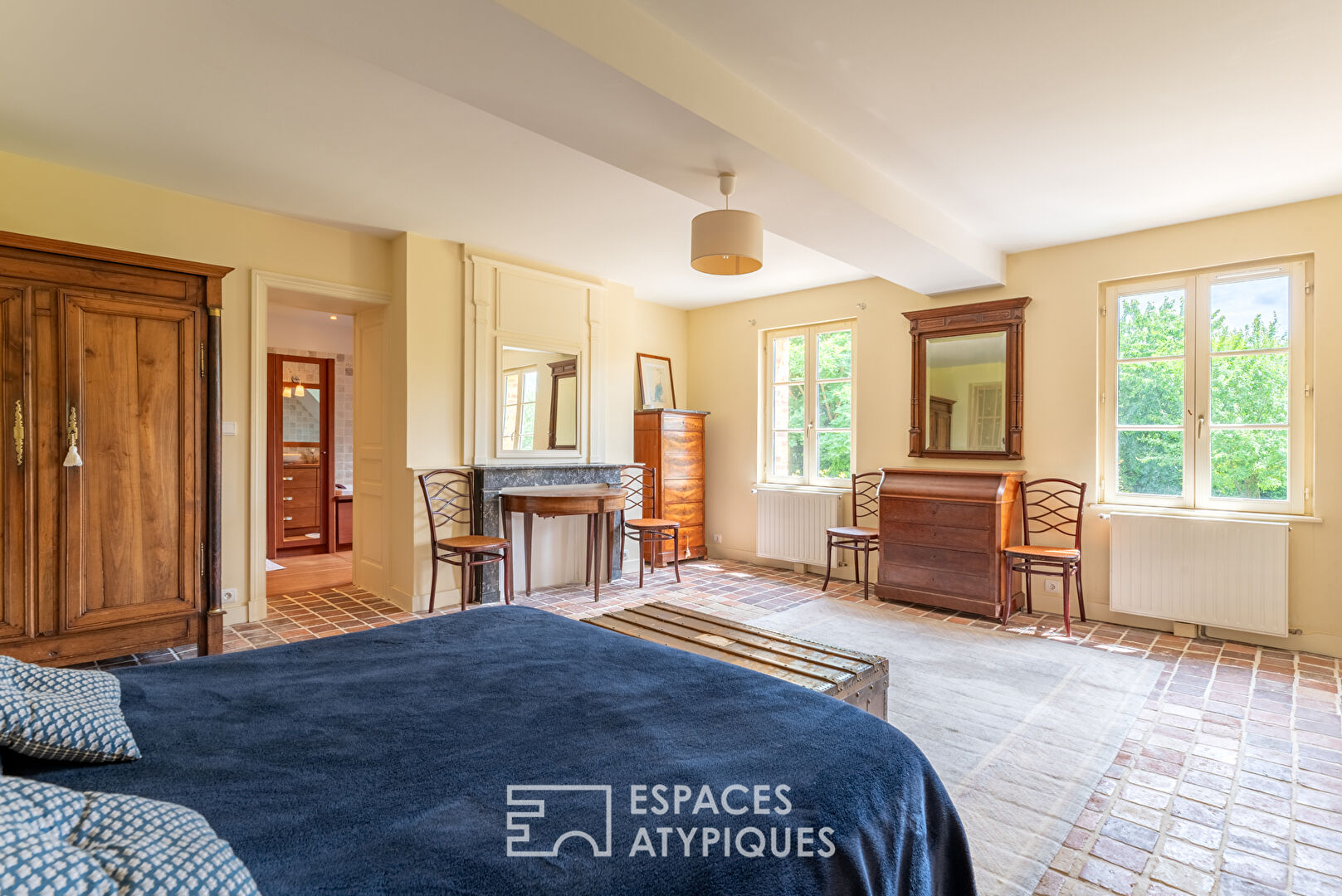 Country property in the heart of the city