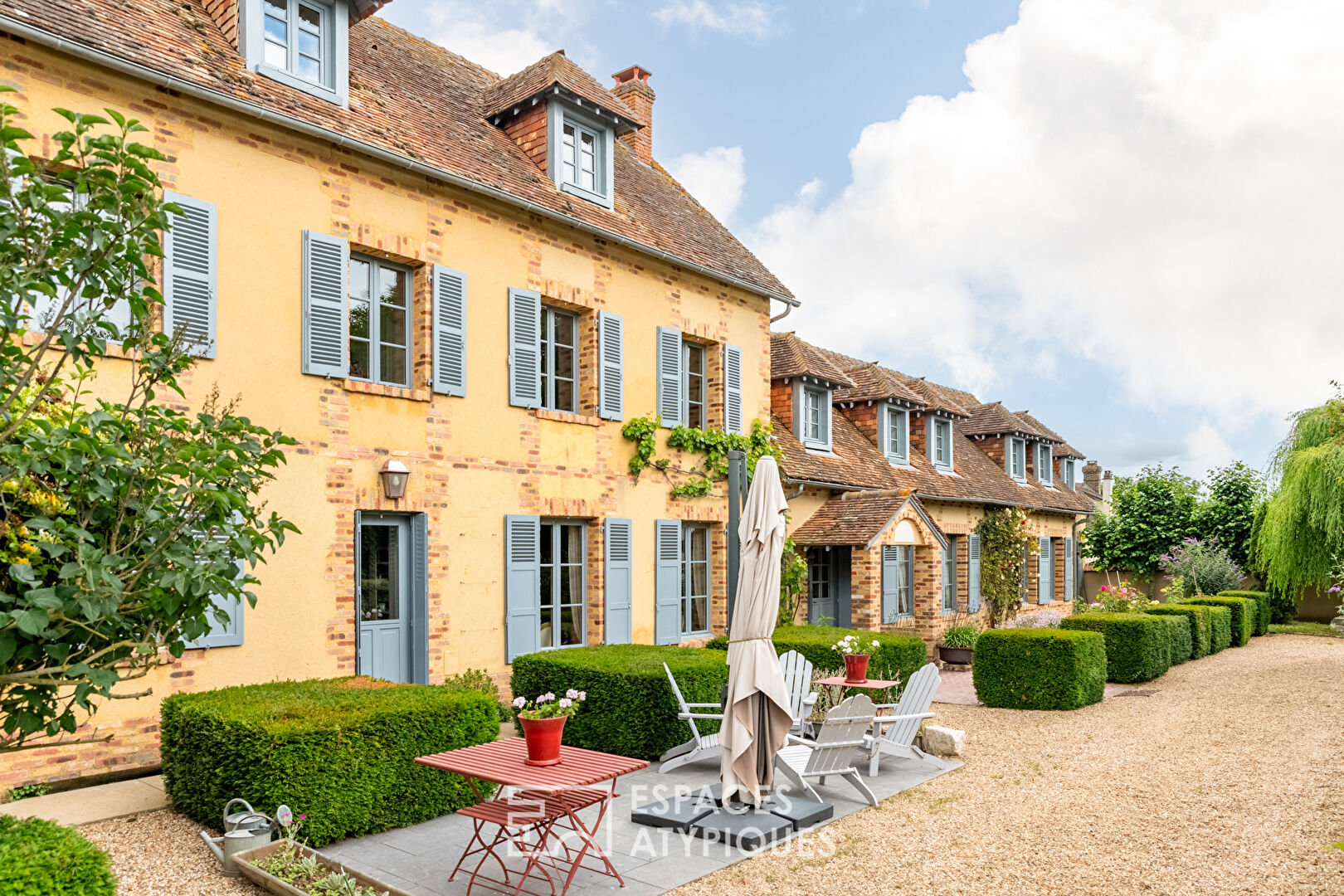 Country property in the heart of the city