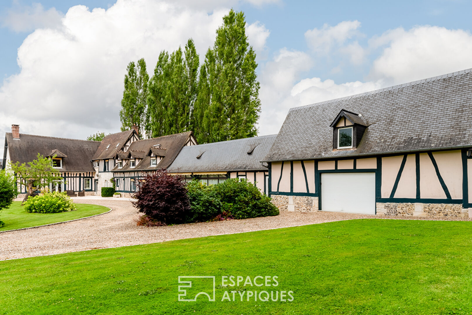 Longère avec maison d’amis dans un cadre historique