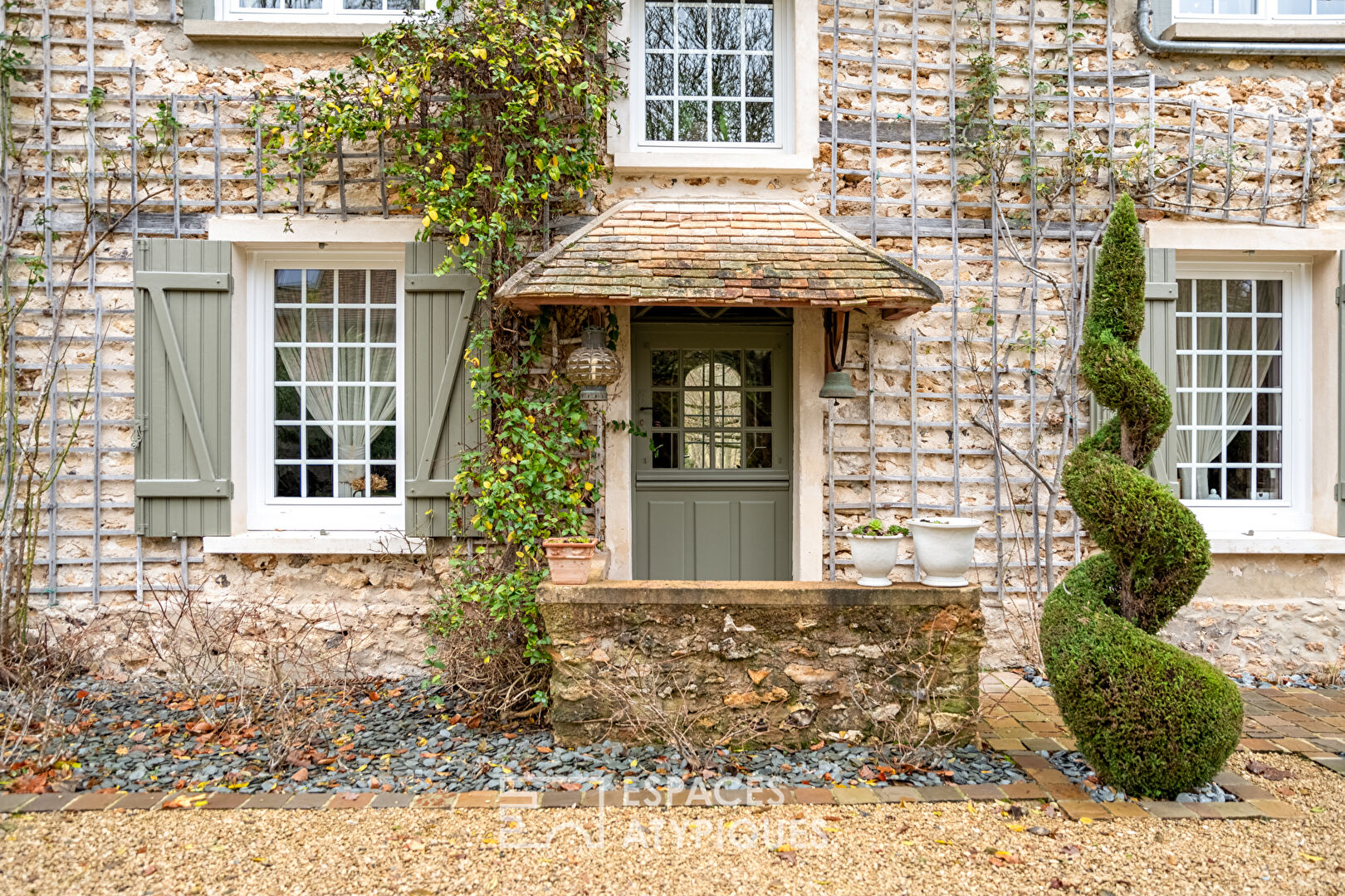 Ancienne ferme du 19ème réhabilitée avec dépendances et poolhouse