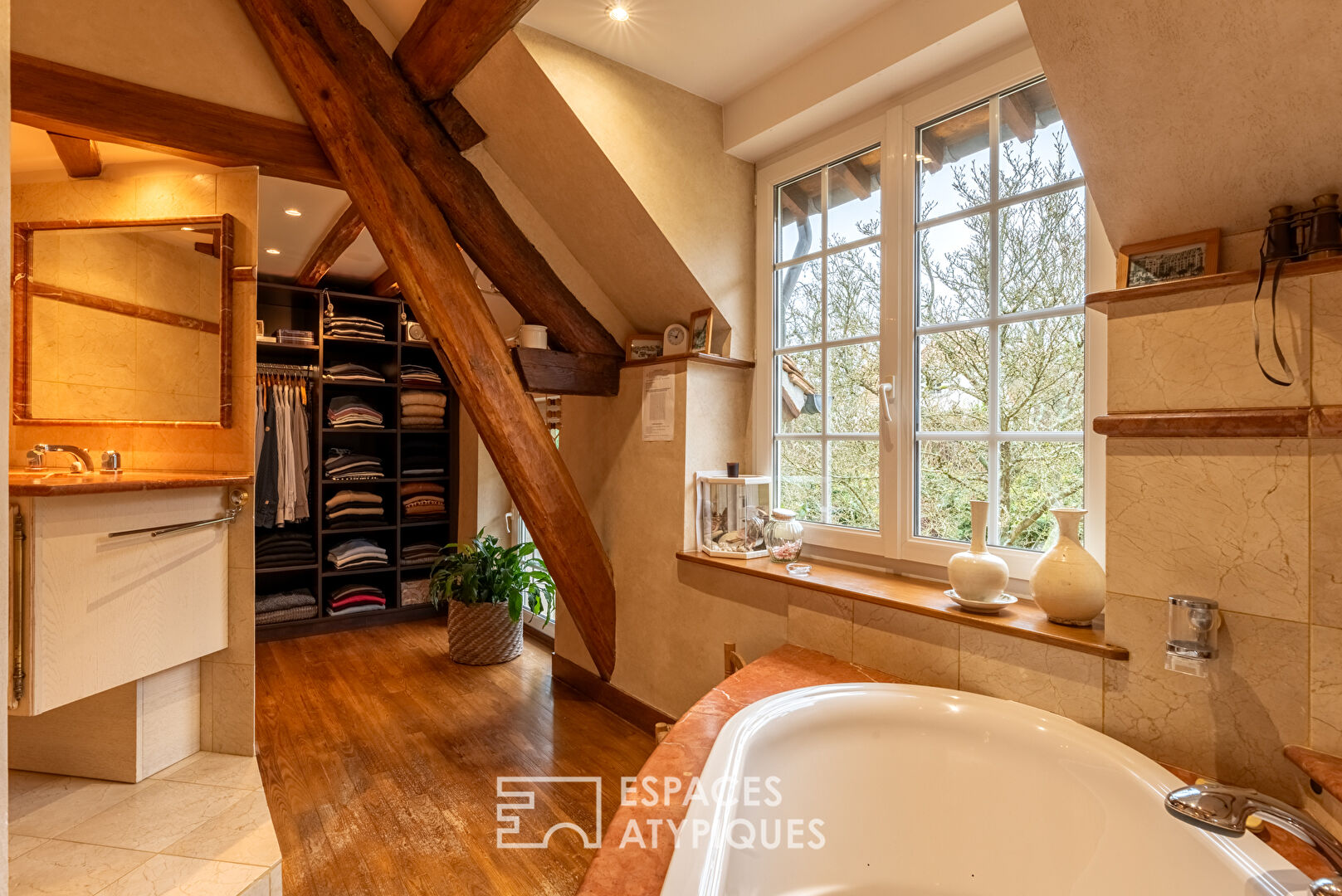 Ancienne ferme du 19ème réhabilitée avec dépendances et poolhouse