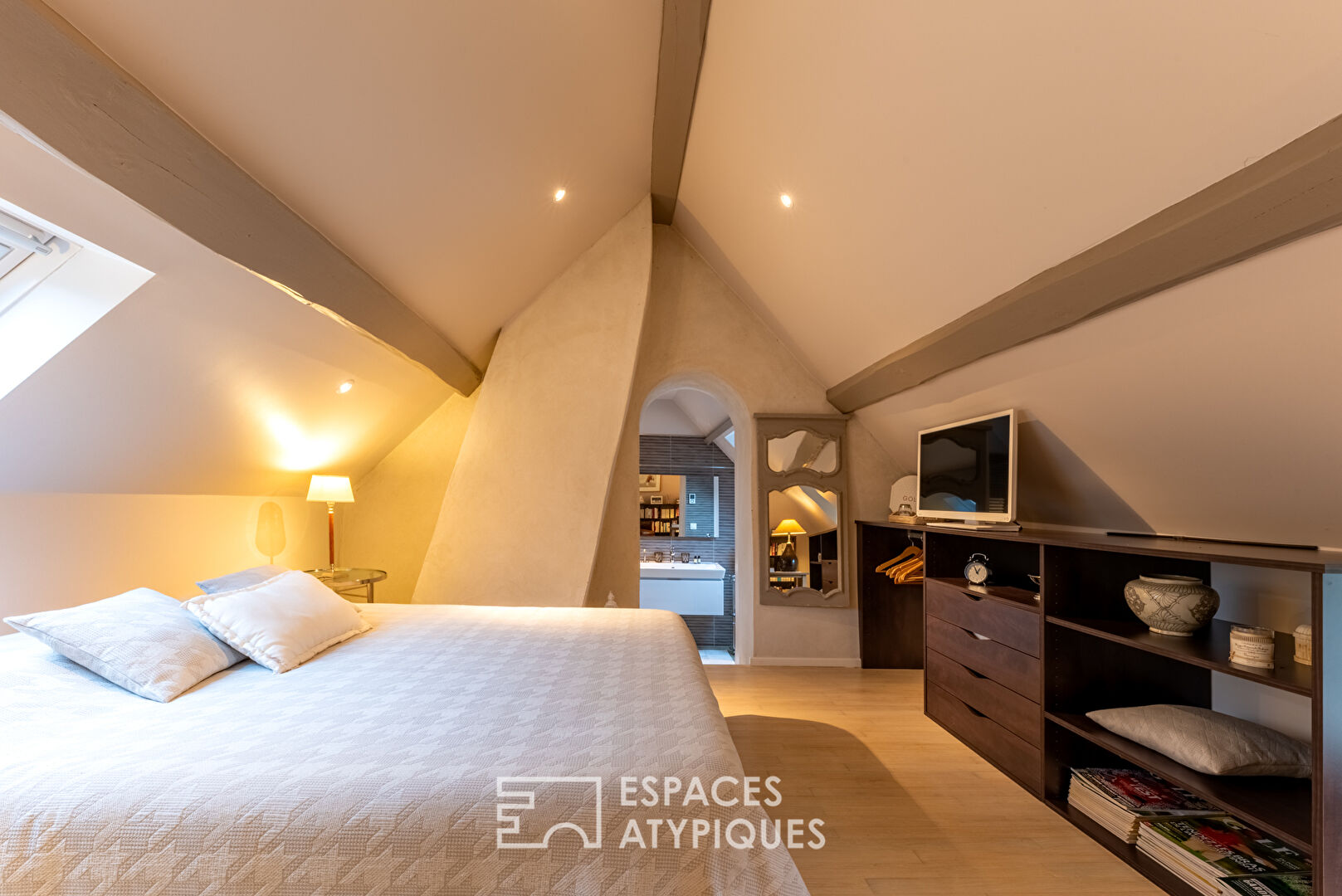 Ancienne ferme du 19ème réhabilitée avec dépendances et poolhouse