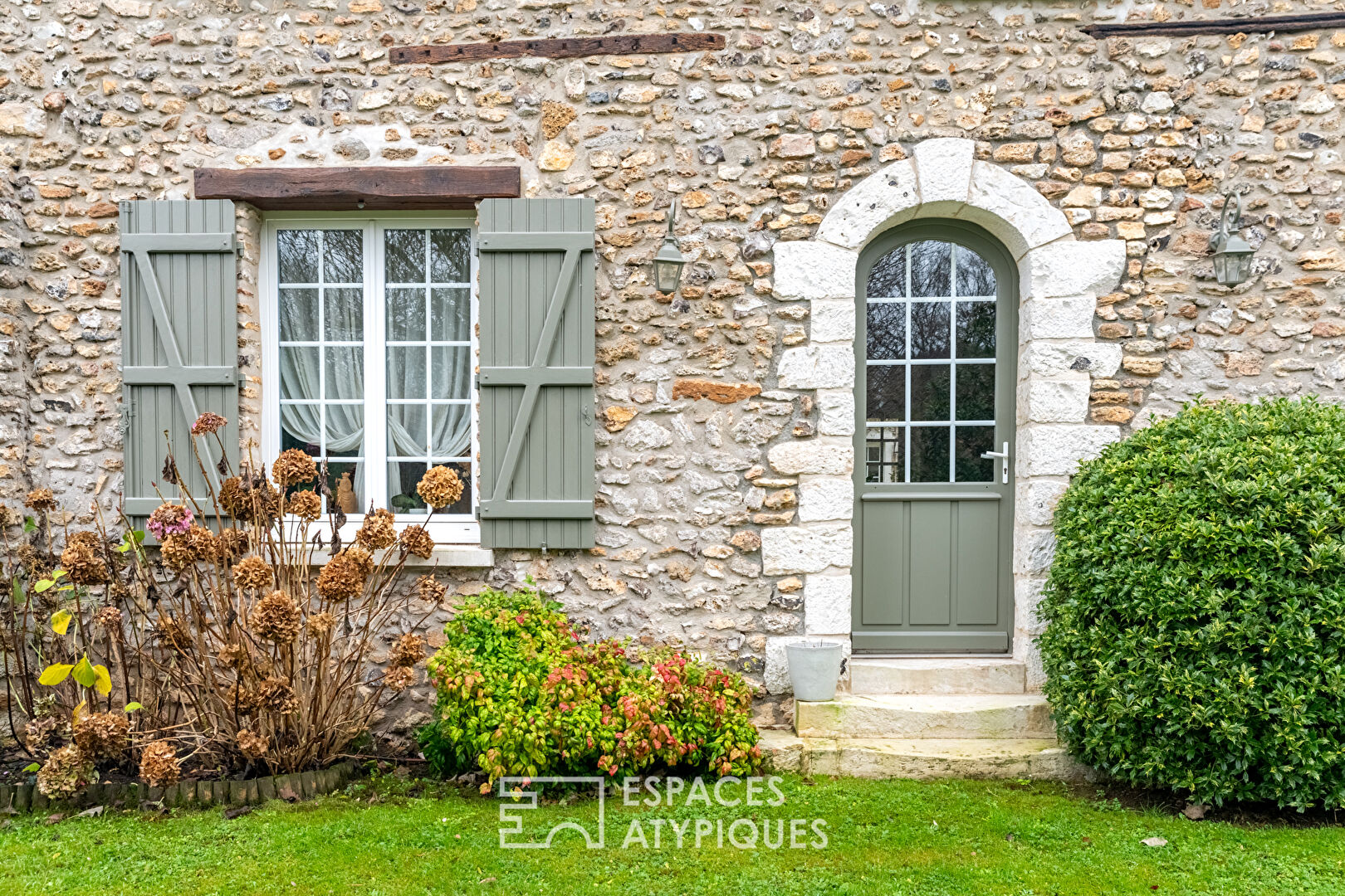 Ancienne ferme du 19ème réhabilitée avec dépendances et poolhouse