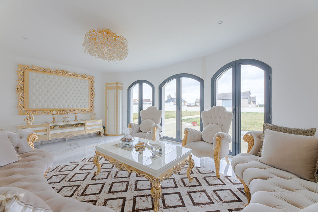 Contemporary Dubai-inspired villa