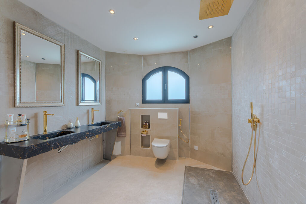 Contemporary Dubai-inspired villa