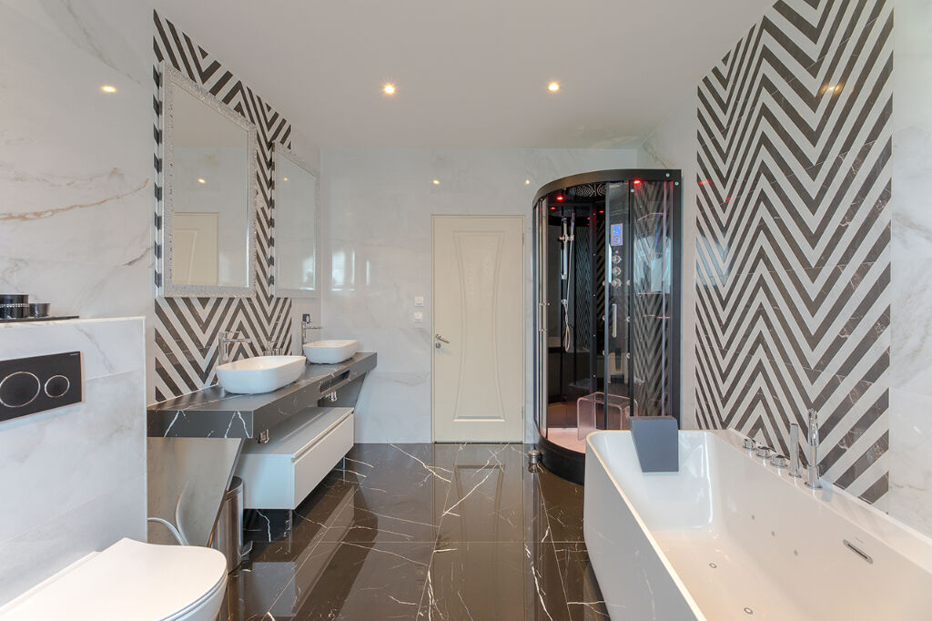 Contemporary Dubai-inspired villa