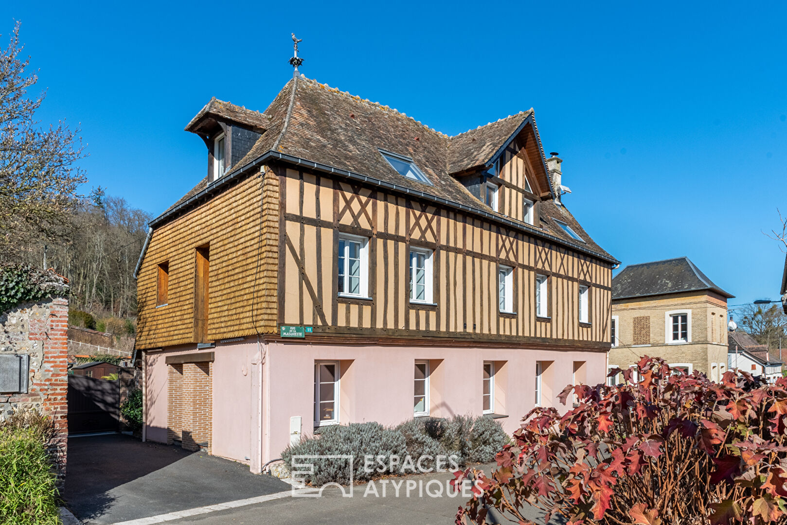 Former presbytery in the center of a bucolic village