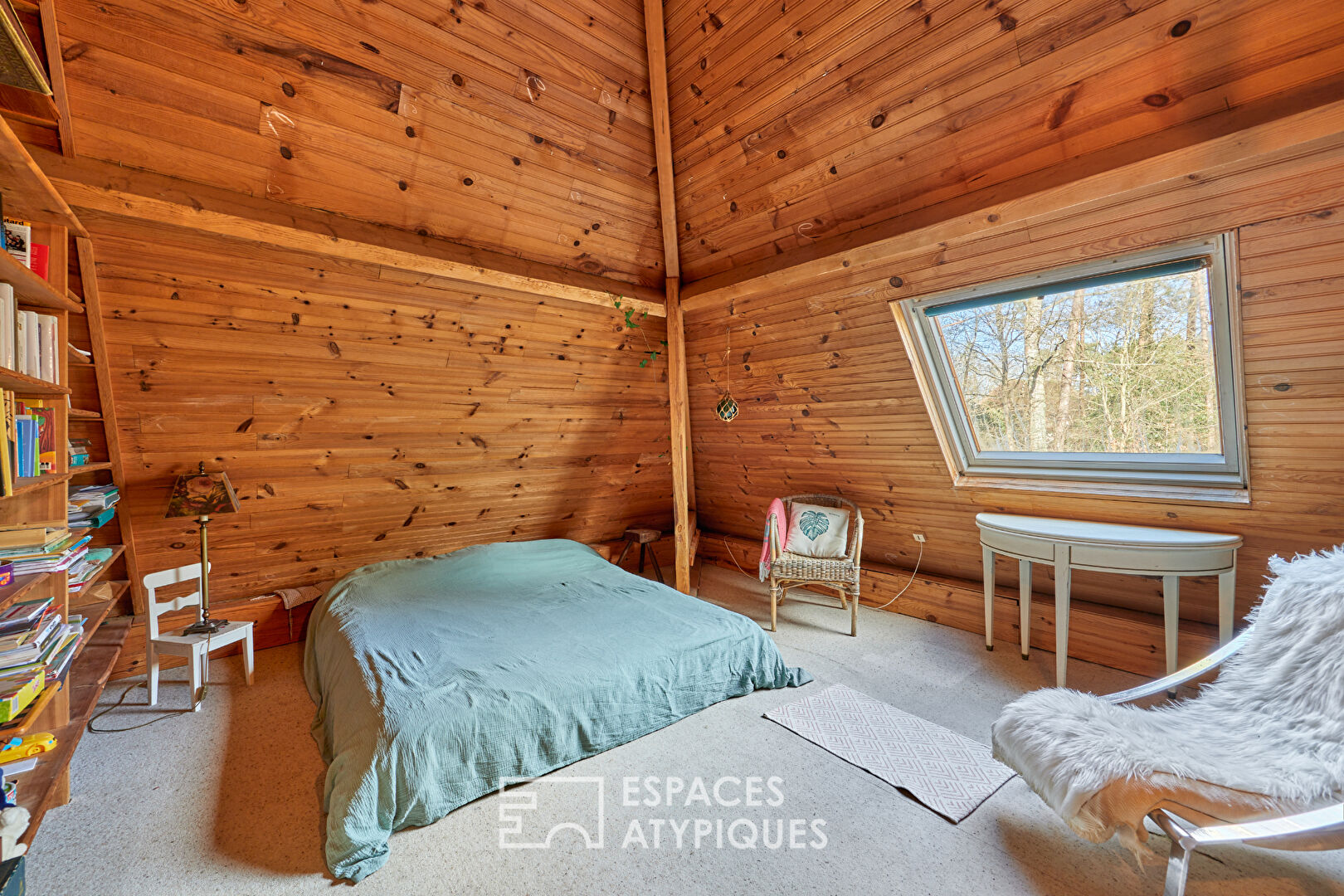 1970s property revisited in wooded park in central Bernay