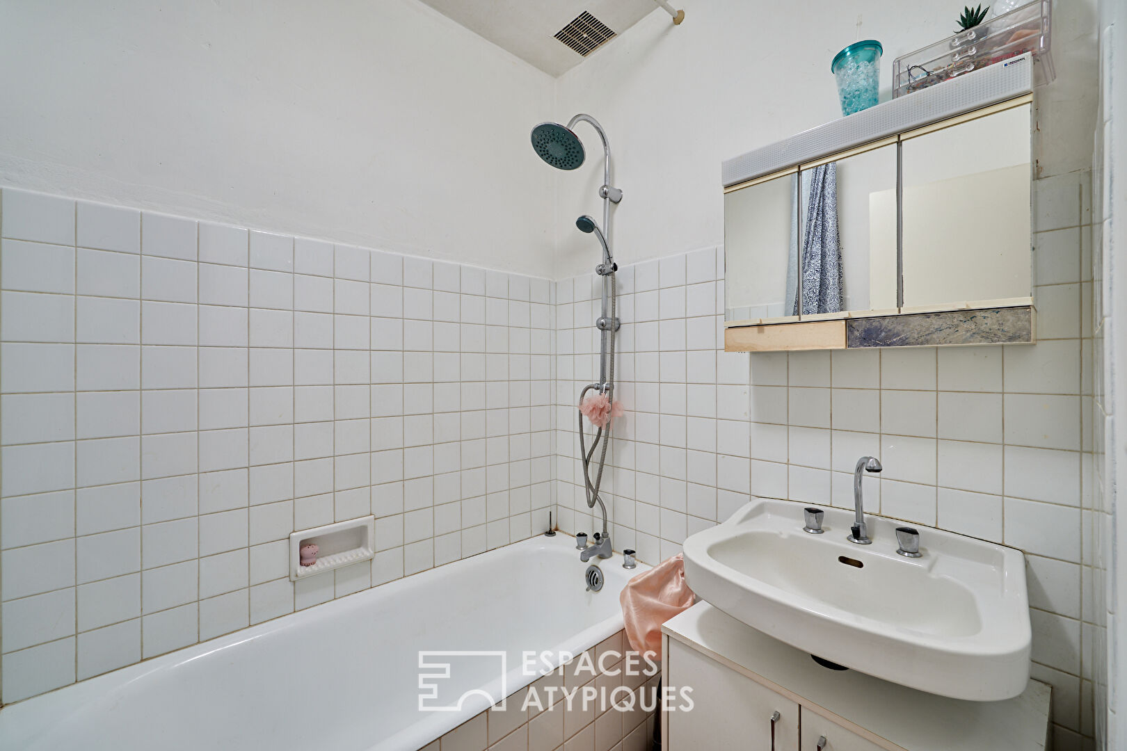 1970s property revisited in wooded park in central Bernay