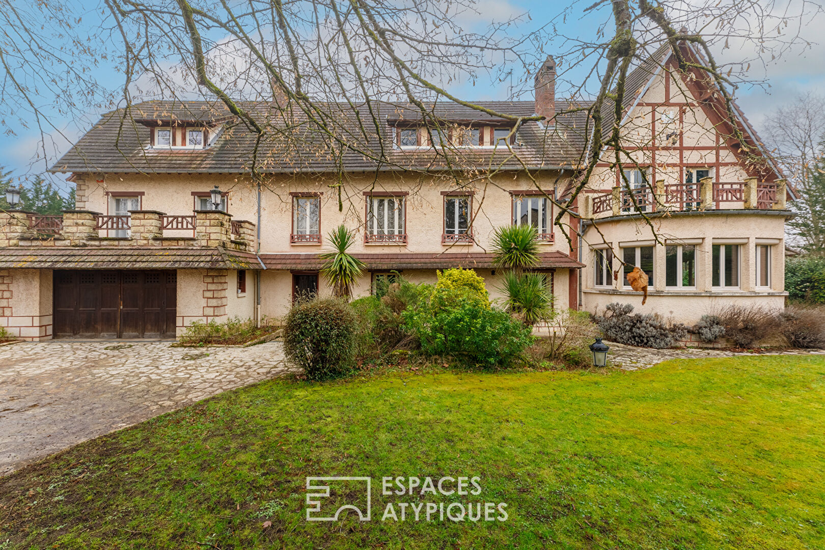 Luxury property on landscaped park