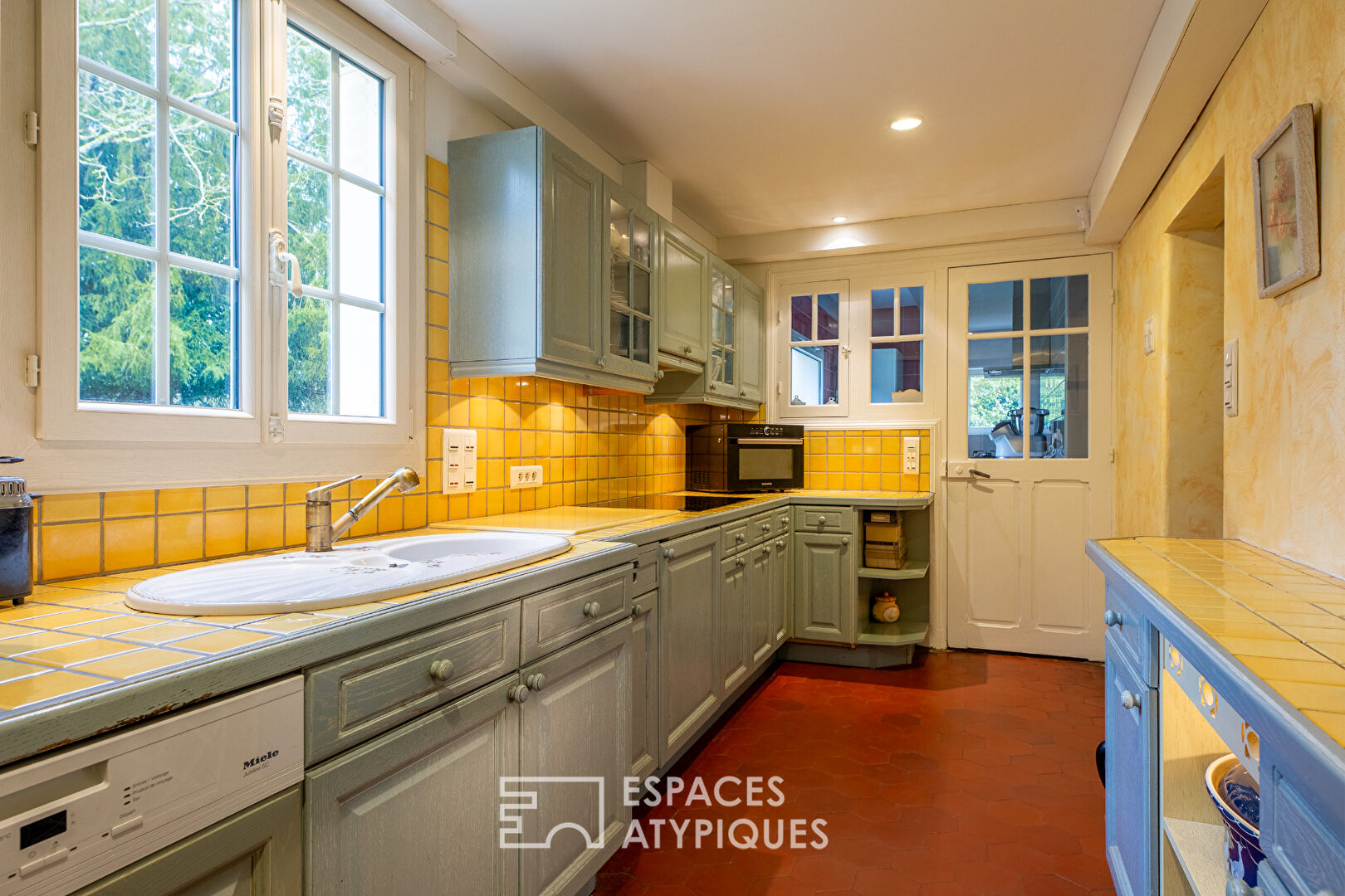 Luxury property on landscaped park