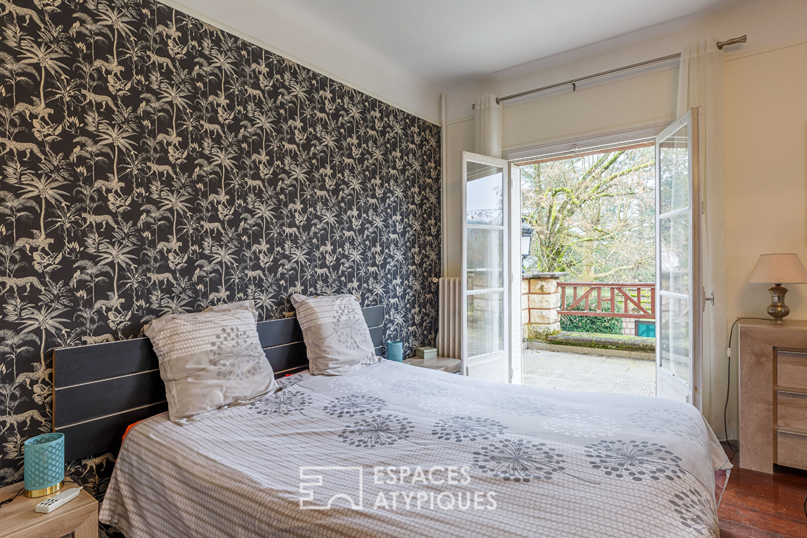 Luxury property on landscaped park