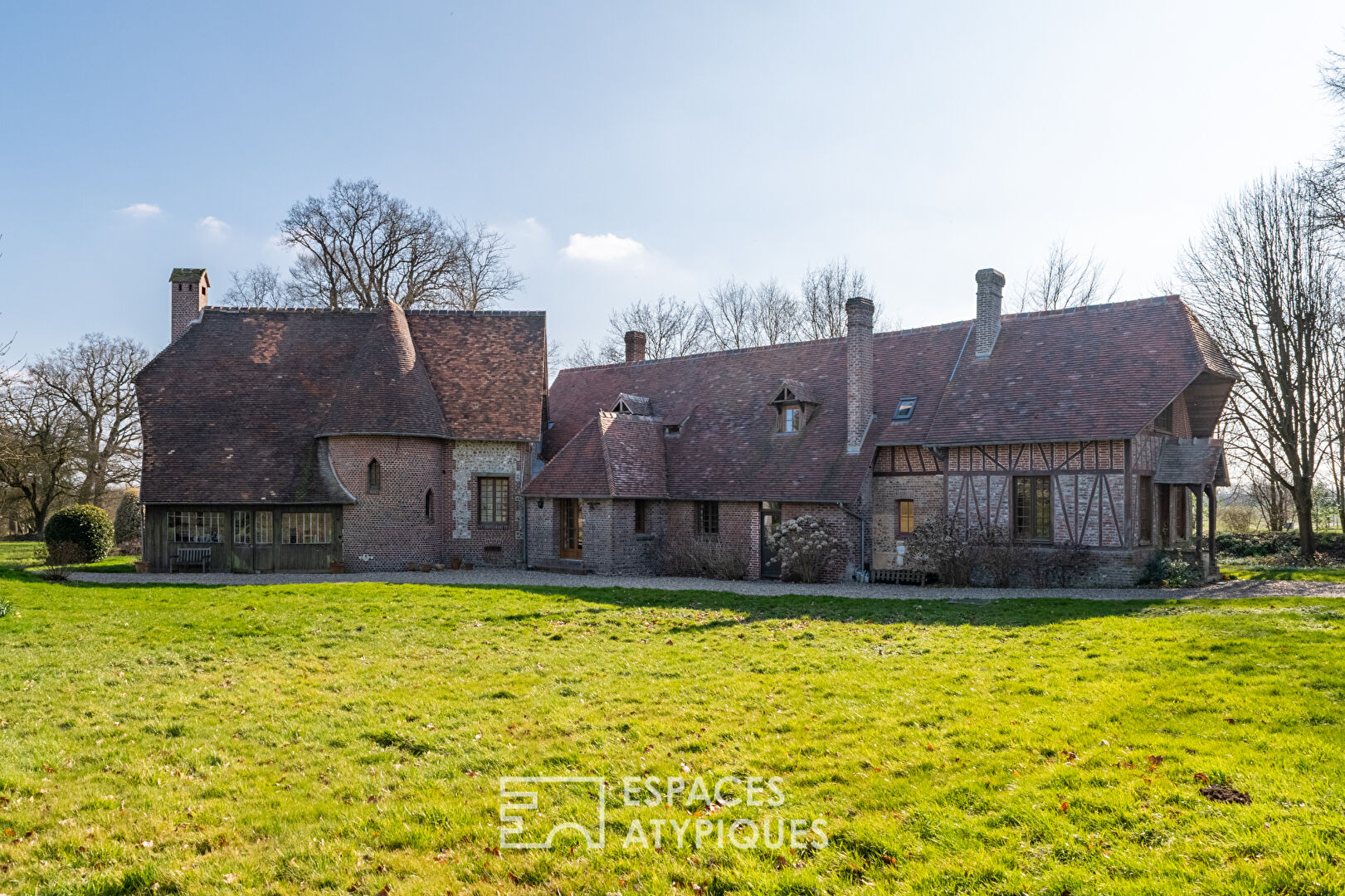 Anglo-Norman manor house with guest house in castle grounds