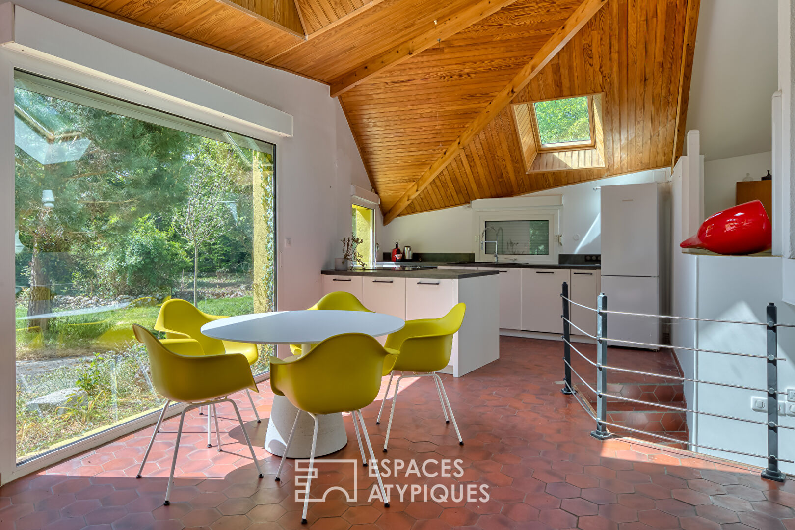 Architect-designed house on the edge of the Champ de Bataille Golf Course