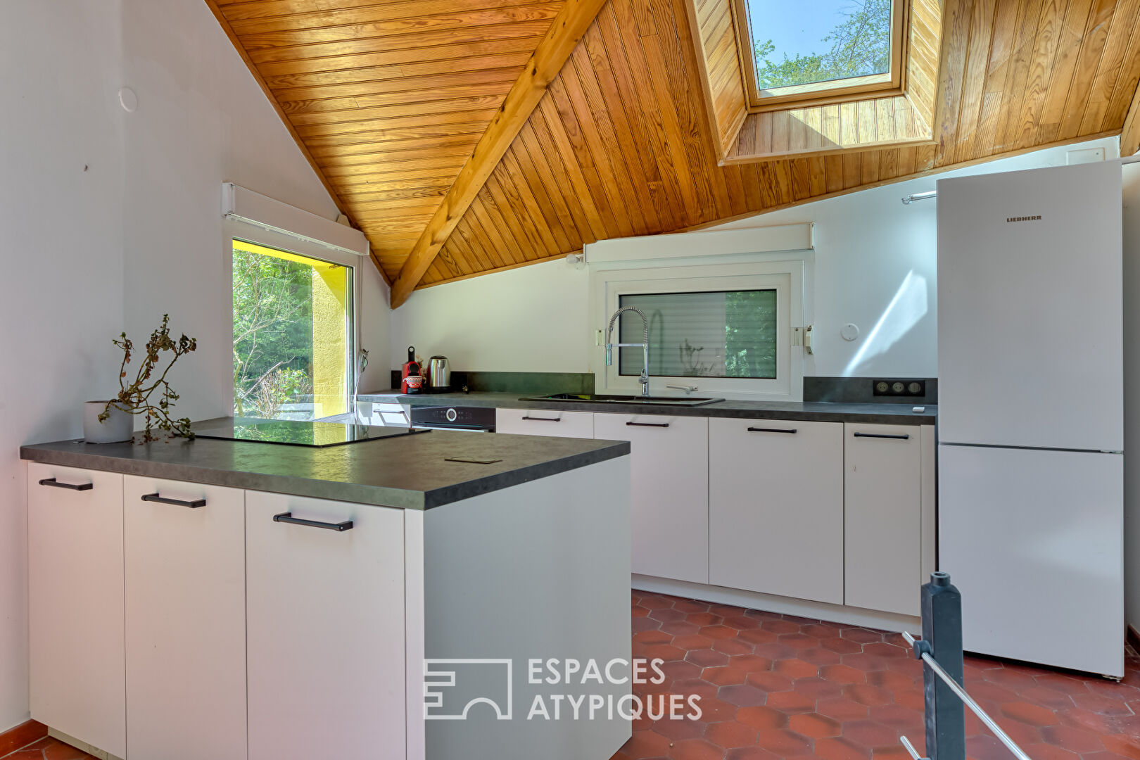 Architect-designed house on the edge of the Champ de Bataille Golf Course