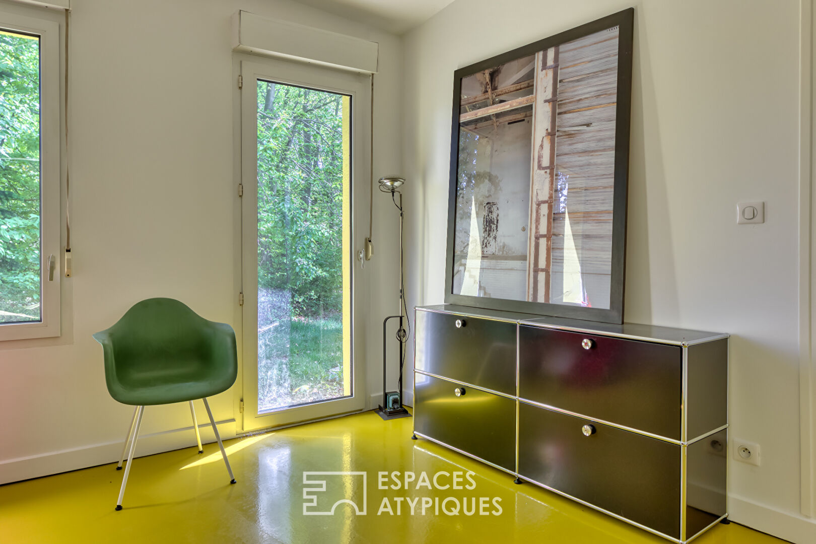 Architect-designed house on the edge of the Champ de Bataille Golf Course