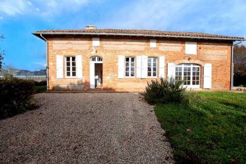 Charming single-story Toulouse house to reinvent in Tarn-et-Garonne