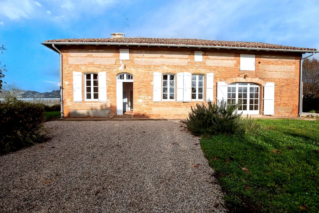 Charming single-story Toulouse house to reinvent in Tarn-et-Garonne
