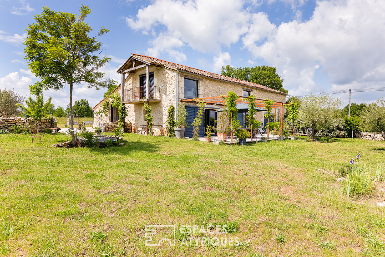 Grange de charme rénovée en loft au coeur du Quercy