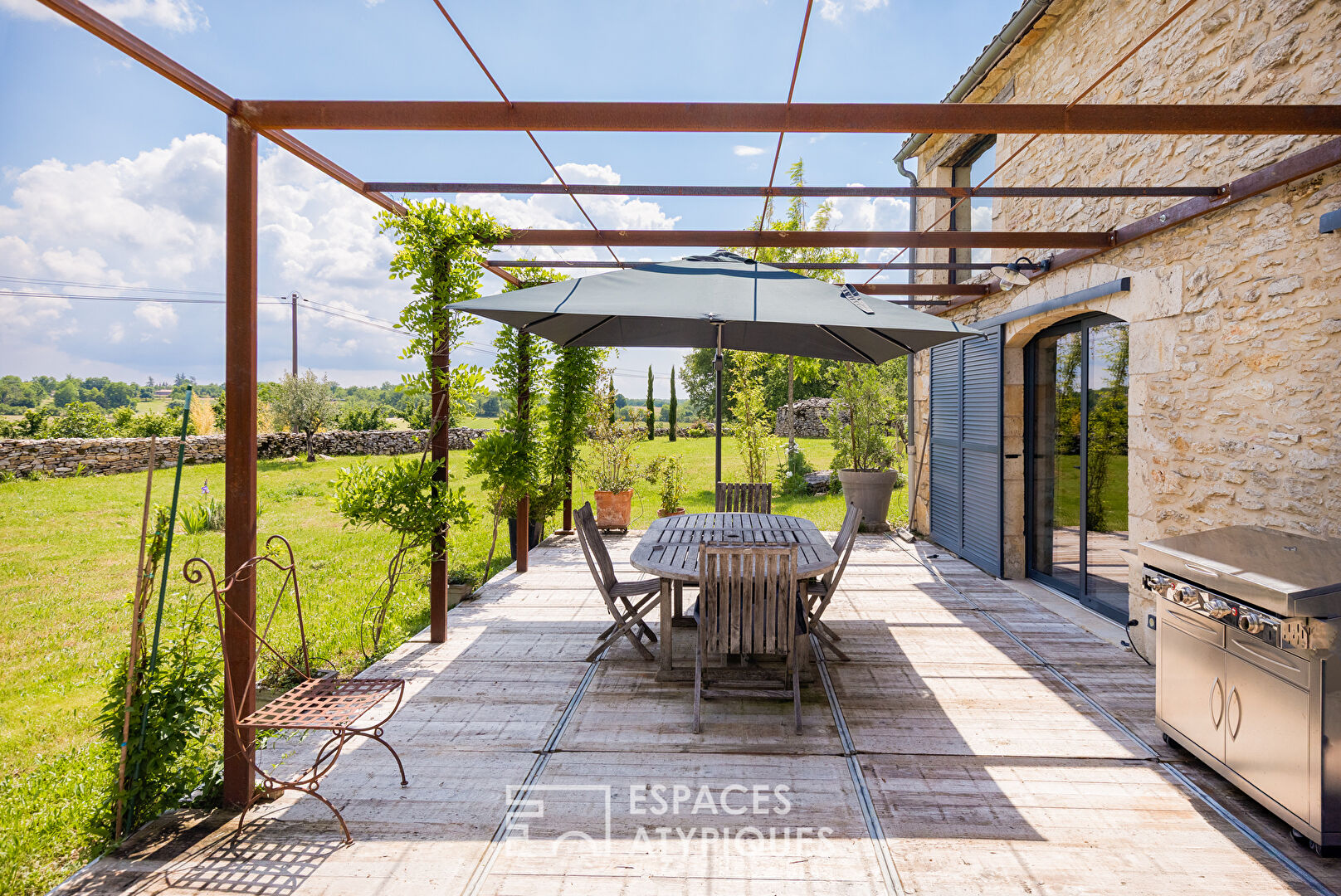 Grange de charme rénovée en loft au coeur du Quercy