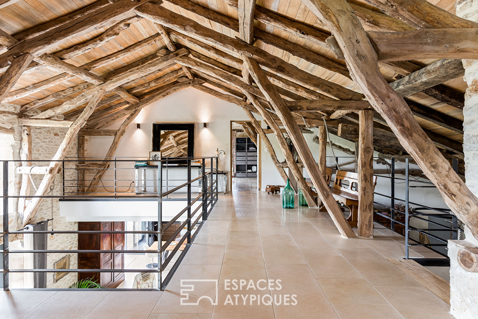 Grange de charme rénovée en loft au coeur du Quercy