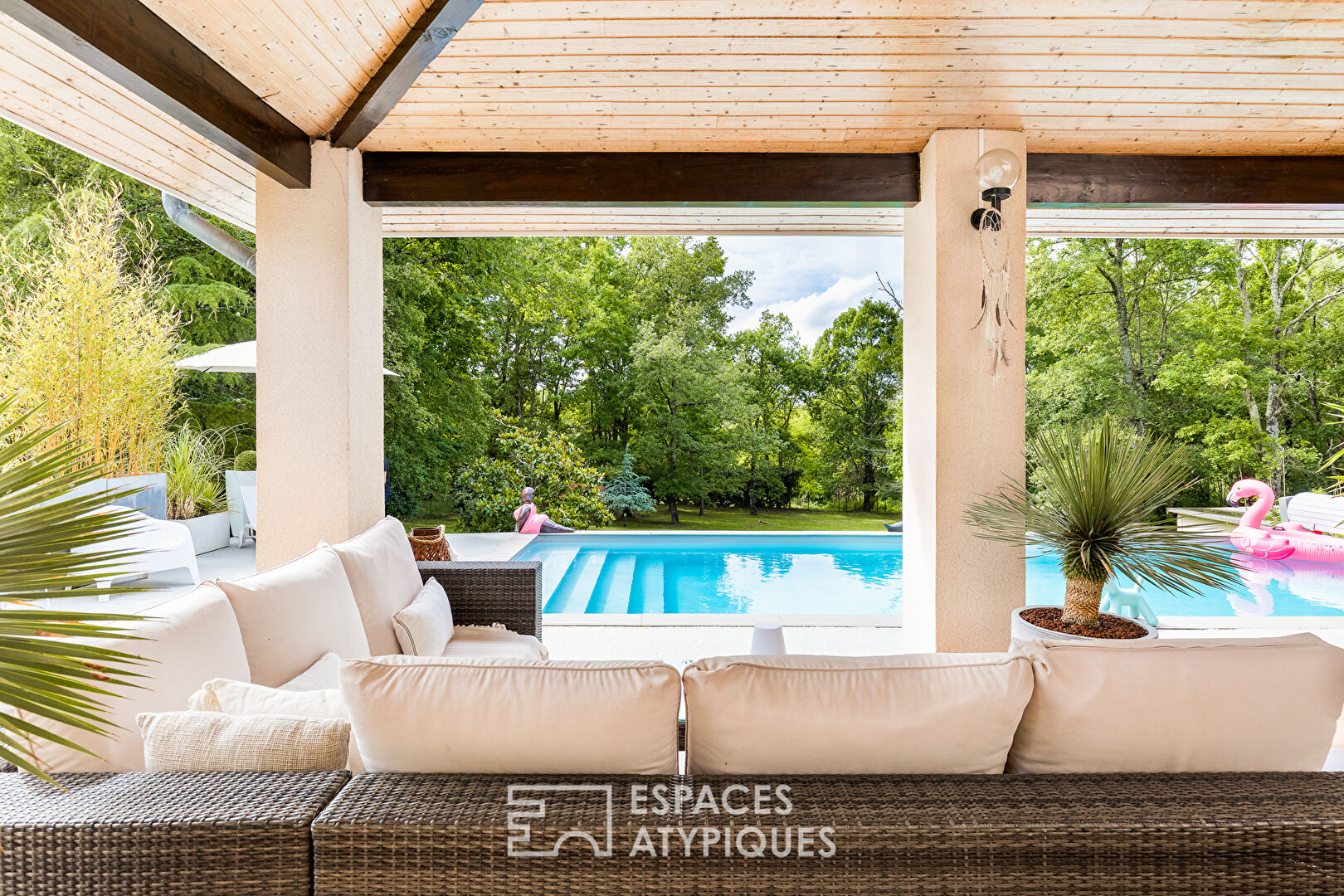 Maison d’architecte avec piscine et parc arboré – Quartier le Fau.