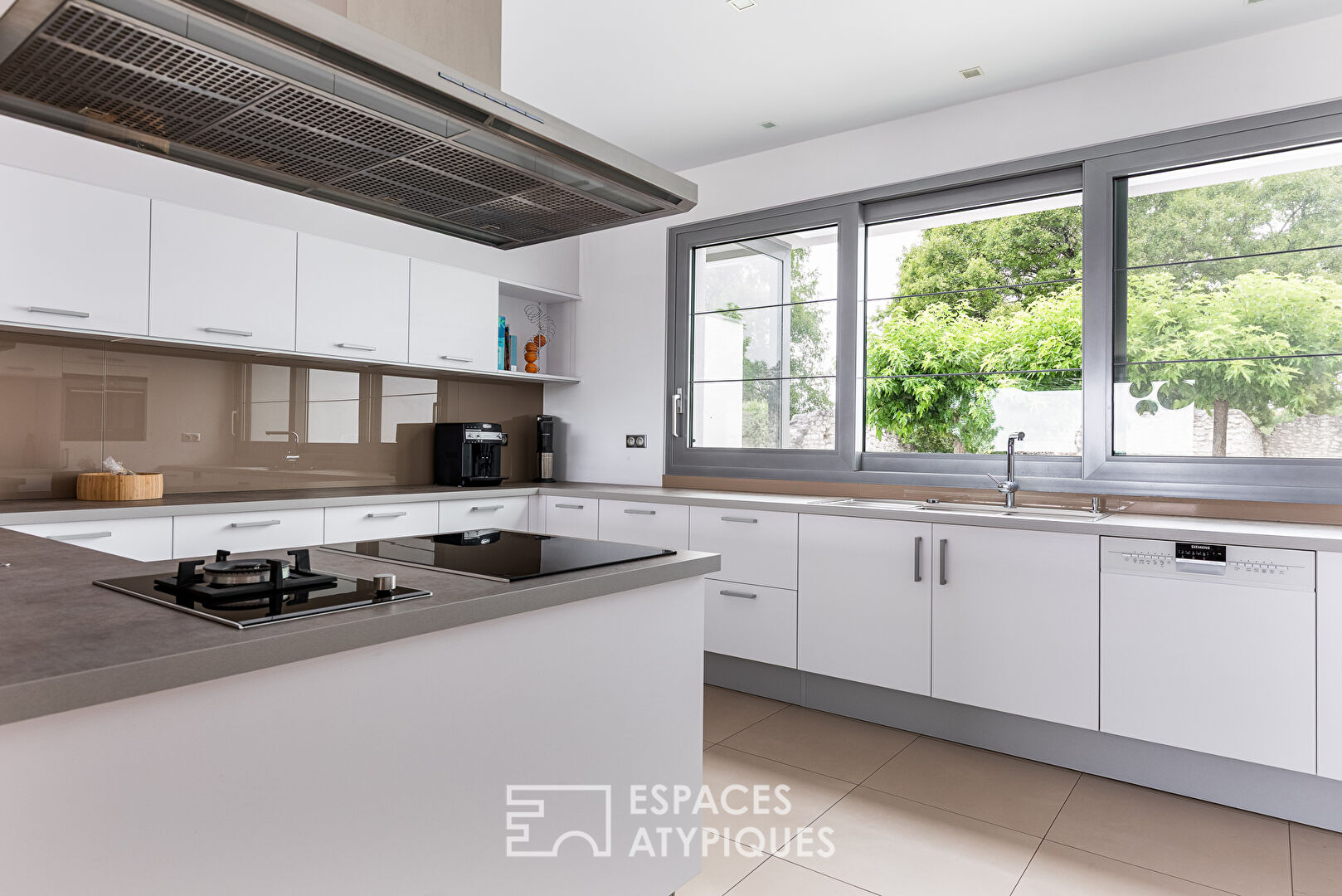 Architect-designed house with panoramic views and high-end amenities