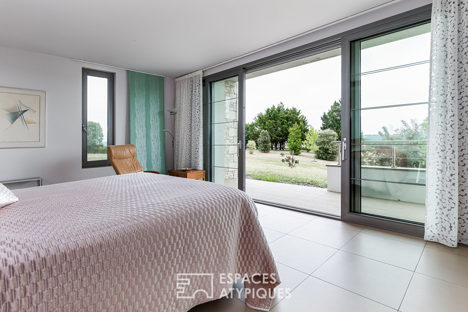 Architect-designed house with panoramic views and high-end amenities