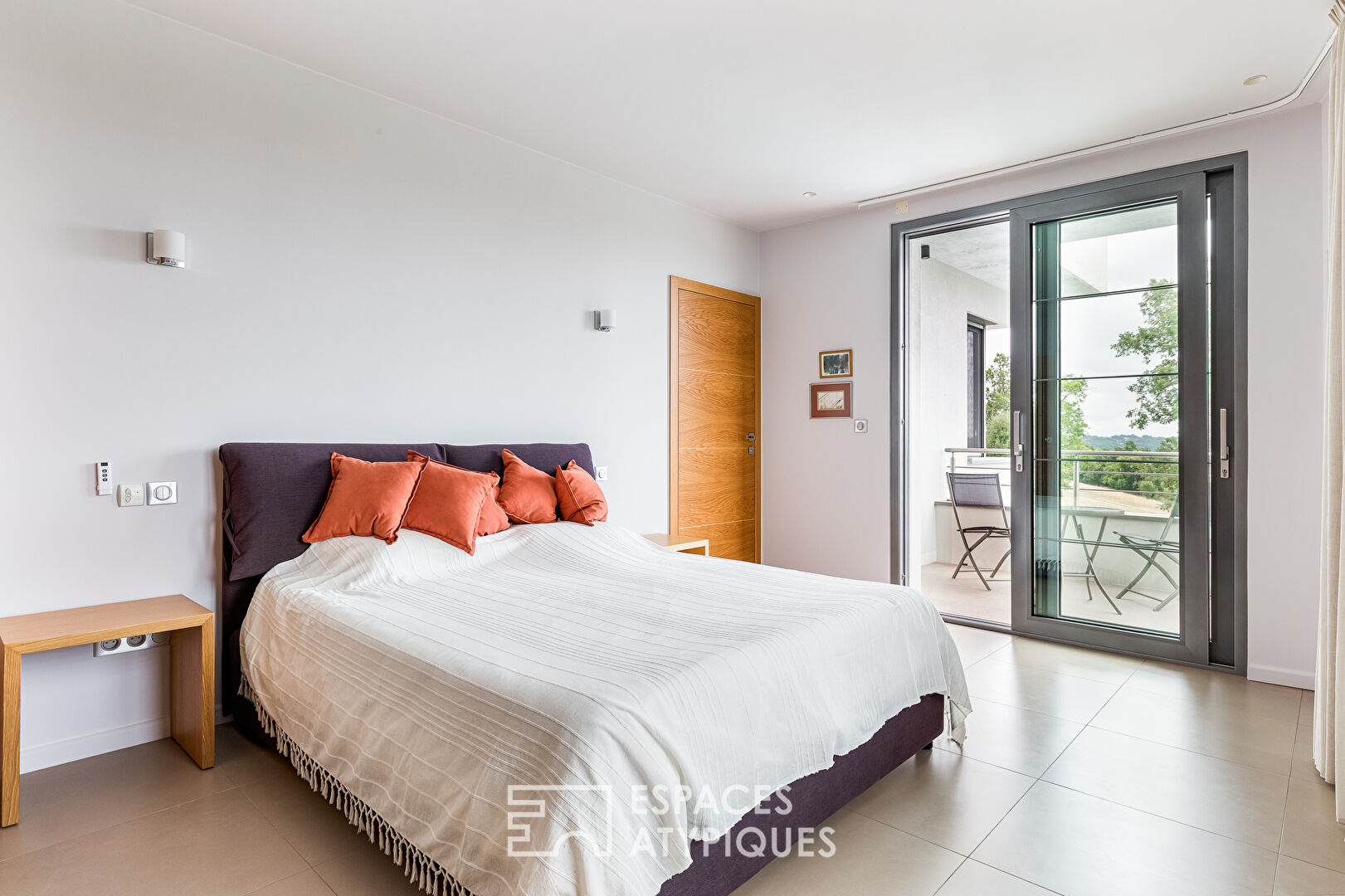 Architect-designed house with panoramic views and high-end amenities