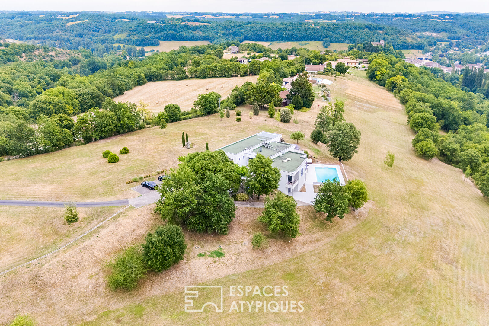 Architect-designed house with panoramic views and high-end amenities