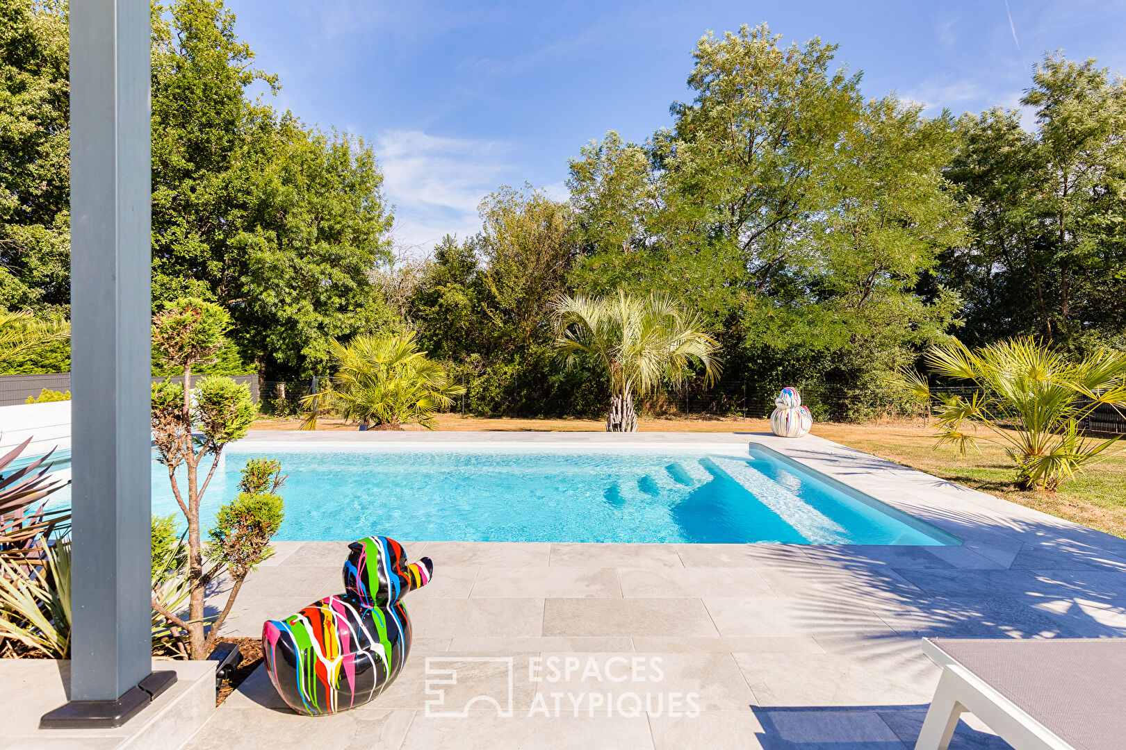 Single-storey house with swimming pool, wood and building plot in the Falguières district