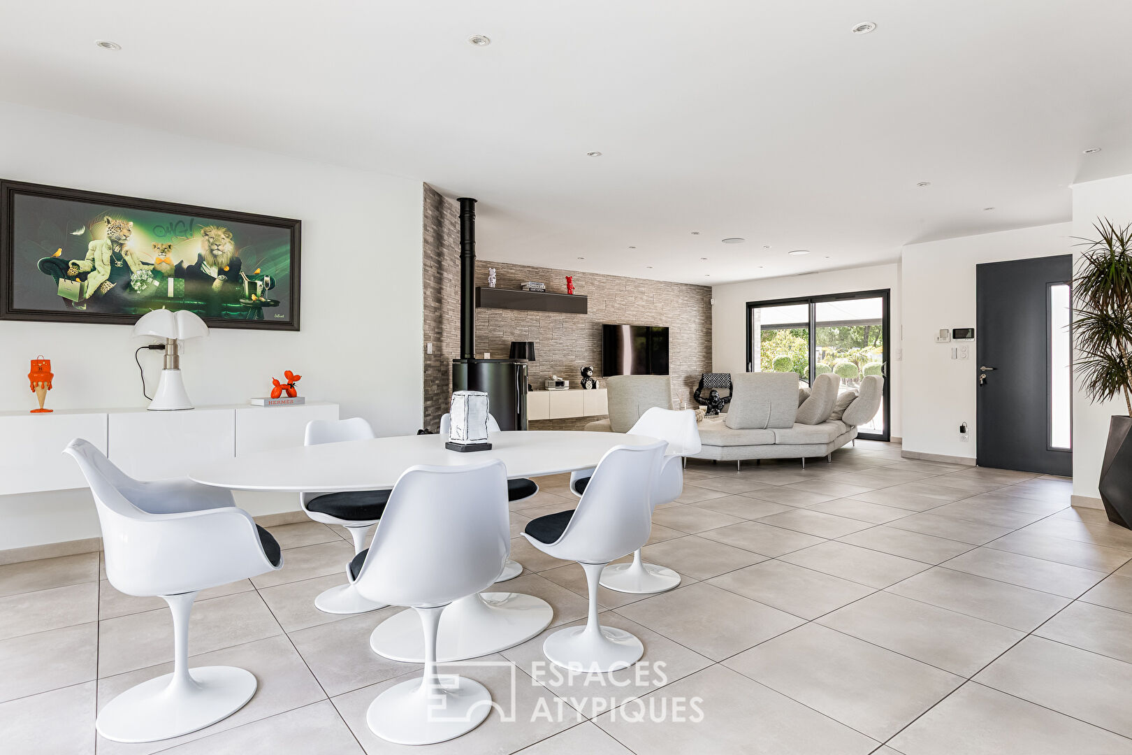 Single-storey house with swimming pool, wood and building plot in the Falguières district