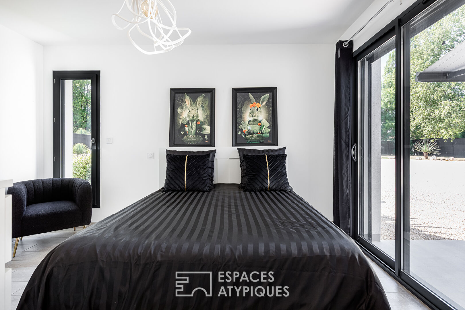 Single-storey house with swimming pool, wood and building plot in the Falguières district