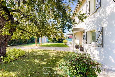 Ferme rénovée avec gîtes et parc arboré à Bas-Pays