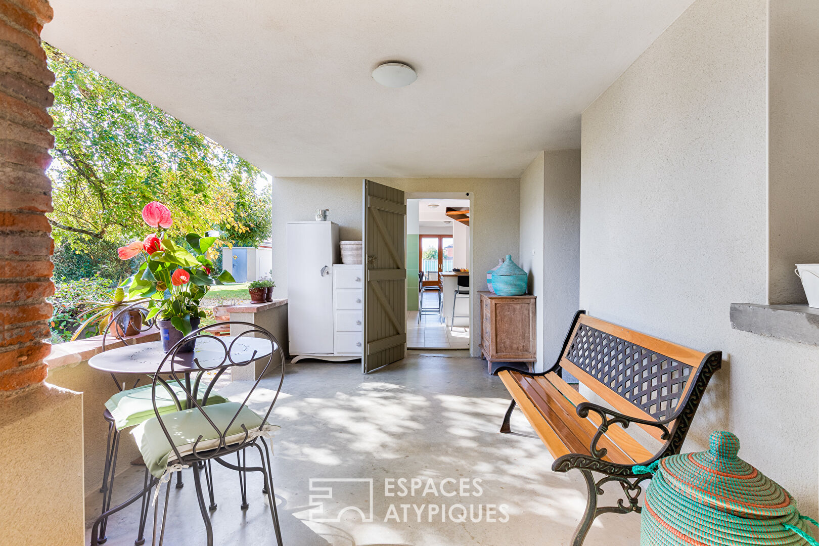 Ferme rénovée avec gîtes et parc arboré à Bas-Pays