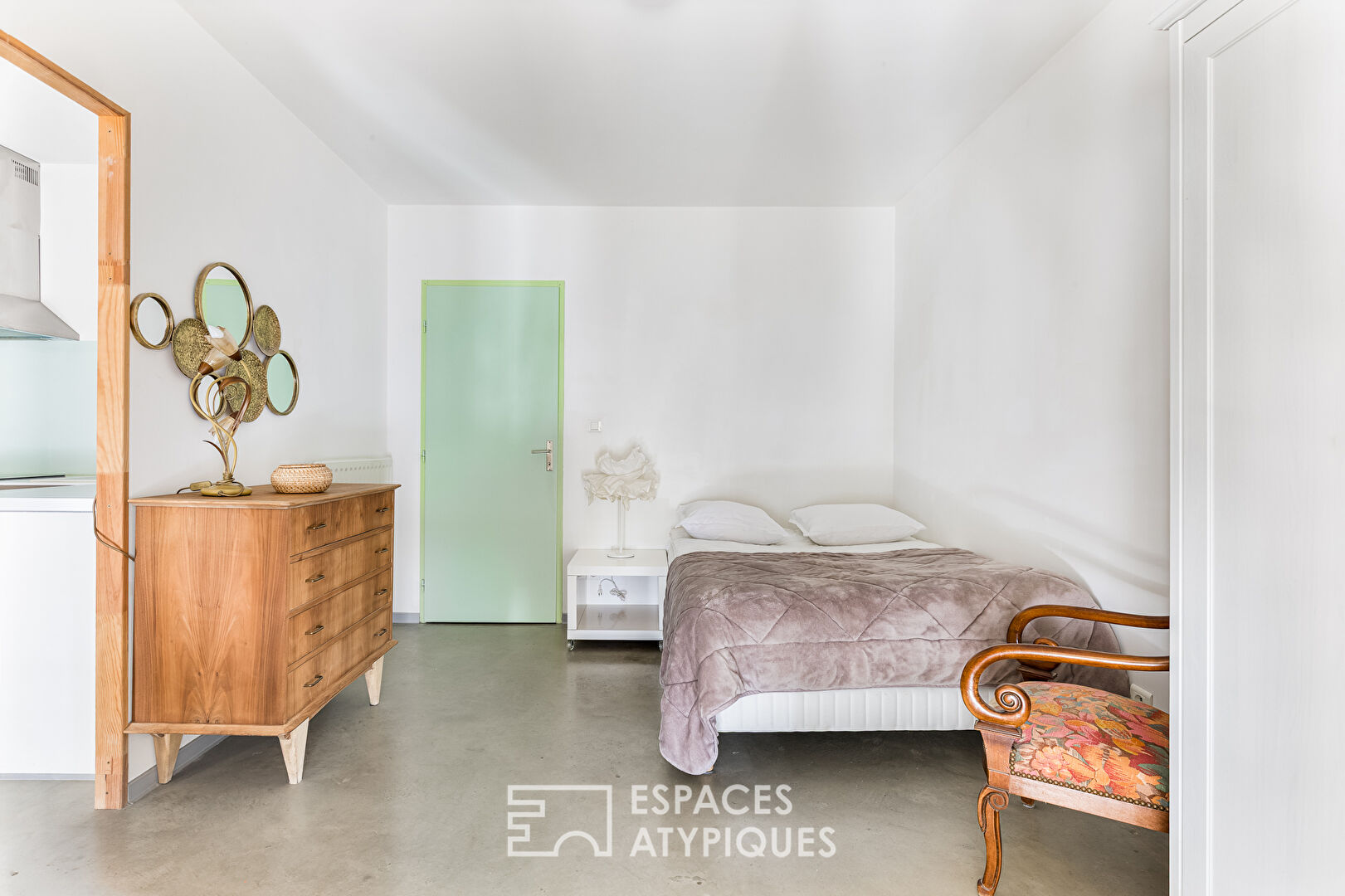 Ferme rénovée avec gîtes et parc arboré à Bas-Pays