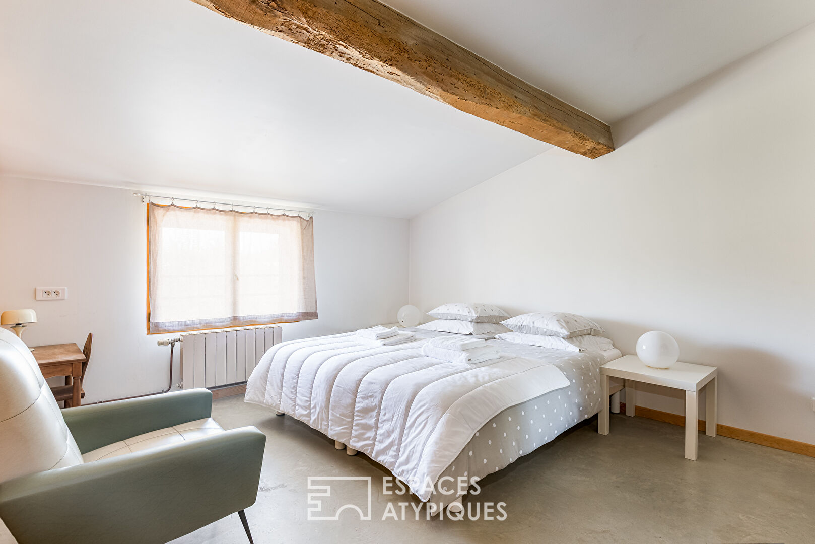 Ferme rénovée avec gîtes et parc arboré à Bas-Pays