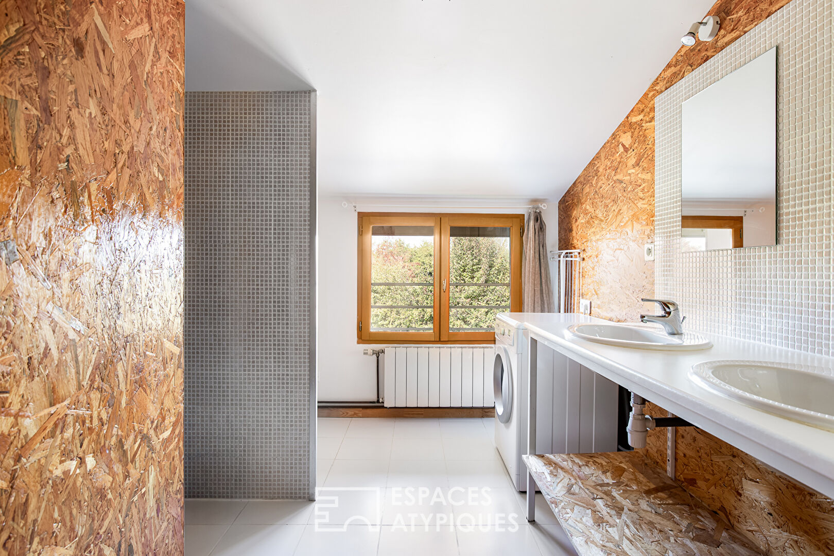 Ferme rénovée avec gîtes et parc arboré à Bas-Pays