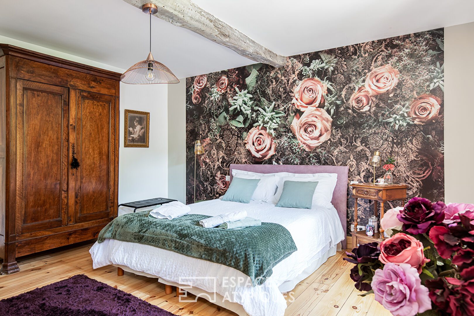 Maison d’hôtes avec jardin au pied d’un des plus « beaux villages de France ».