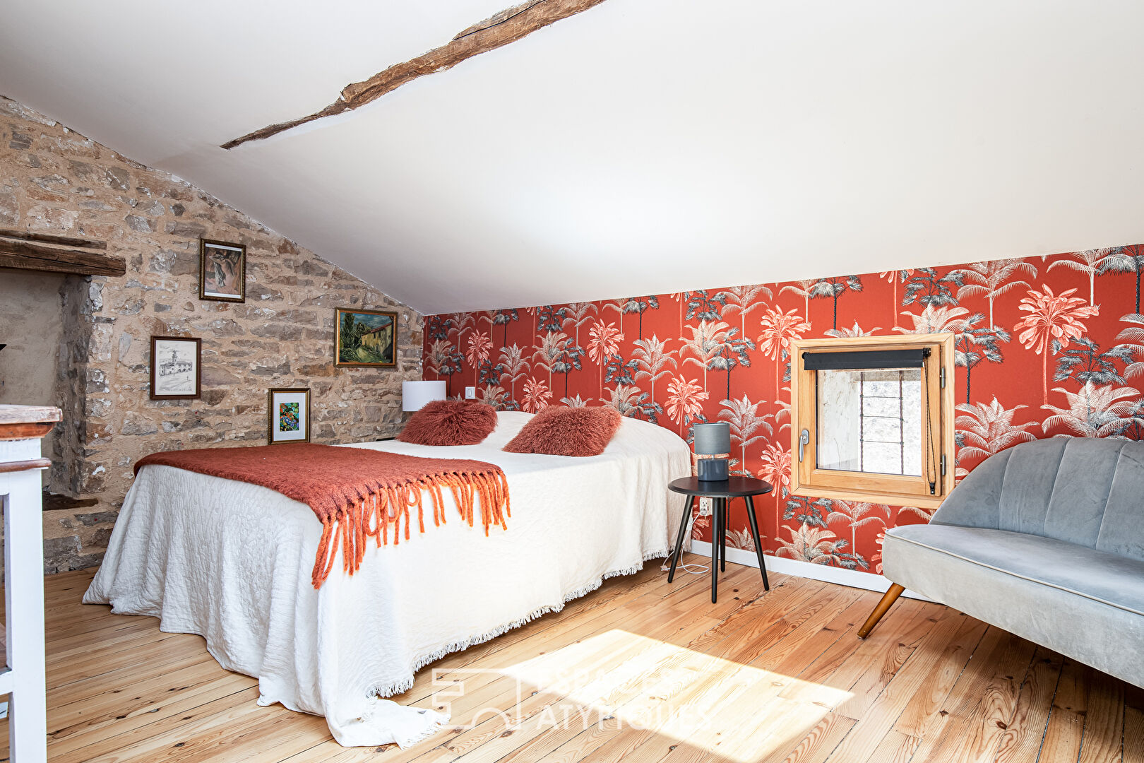 Maison d’hôtes avec jardin au pied d’un des plus « beaux villages de France ».