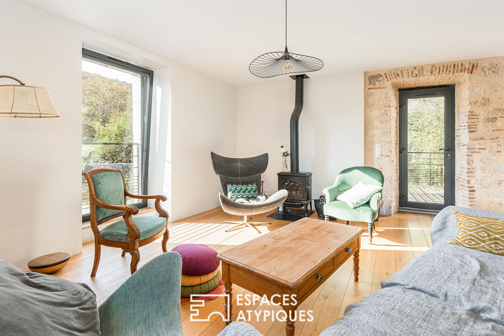 Completely renovated stone house with working guest rooms