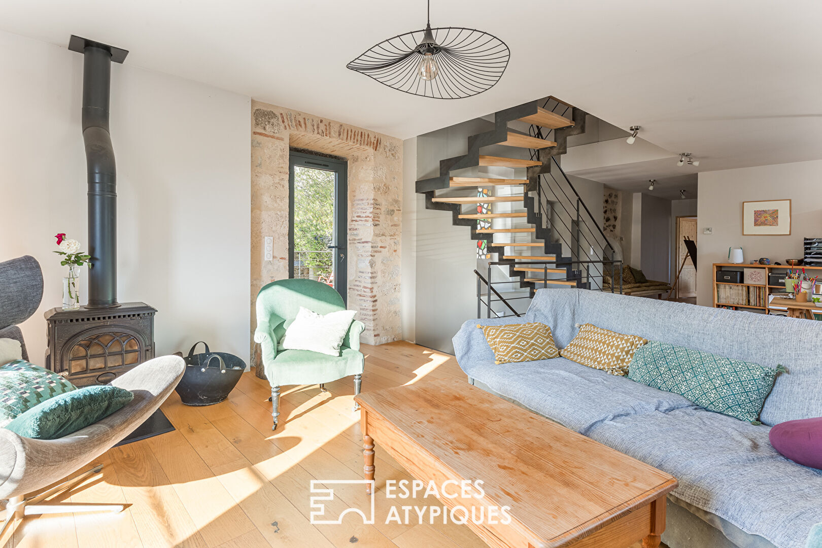 Completely renovated stone house with working guest rooms