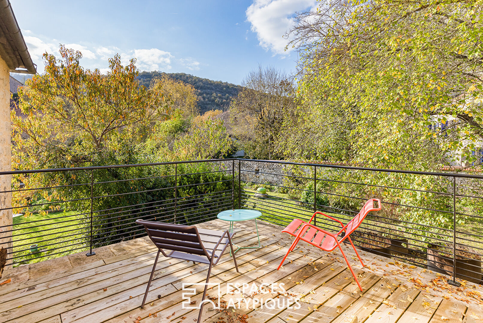 Completely renovated stone house with working guest rooms