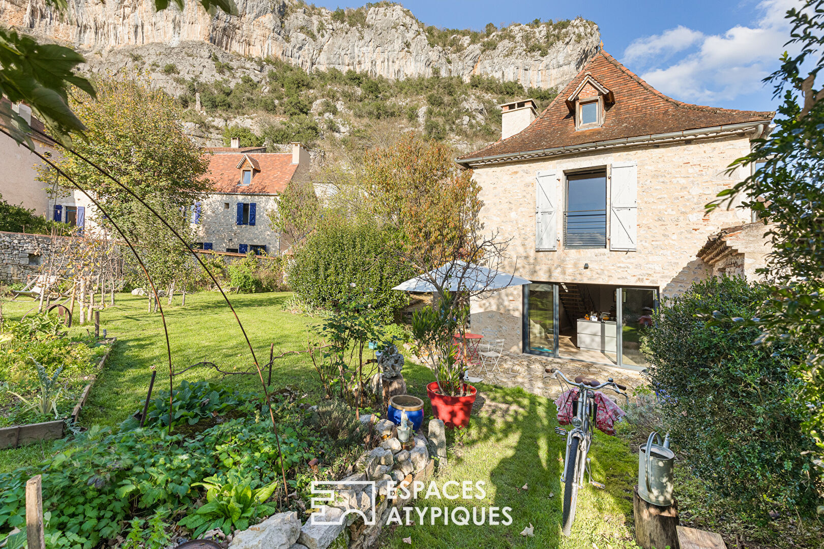 Completely renovated stone house with working guest rooms