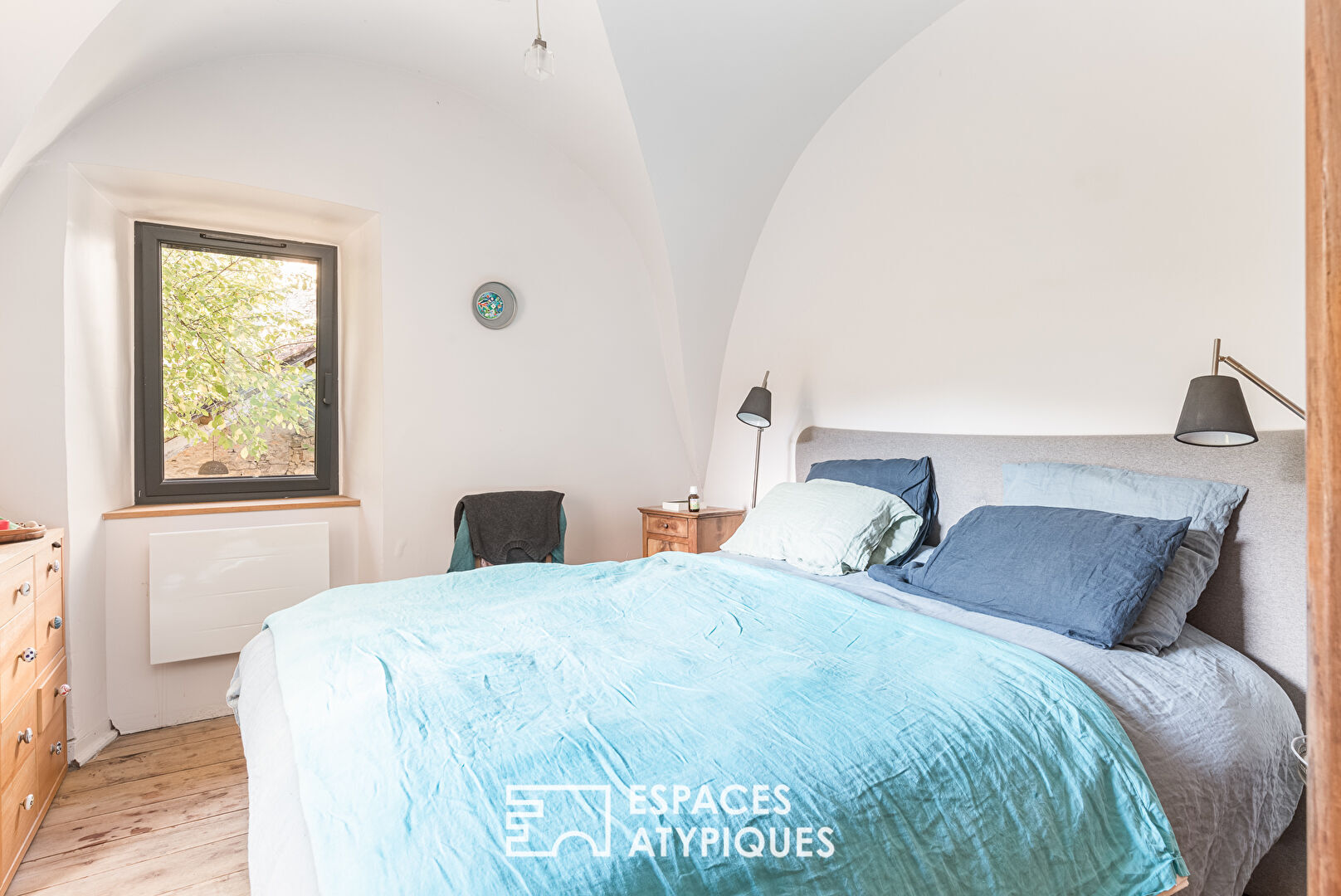 Completely renovated stone house with working guest rooms